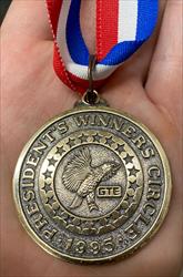 Gold Medal Solid 14K 1995 GTE Corp Verizon President's Winners Circle Bogo